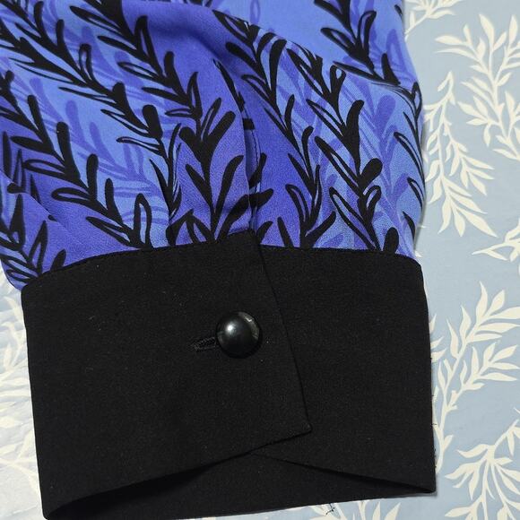 Bob Mackie Art To Wear Womens Sz XL 100% Silk Blue and Black Button Down Top - Picture 7 of 15